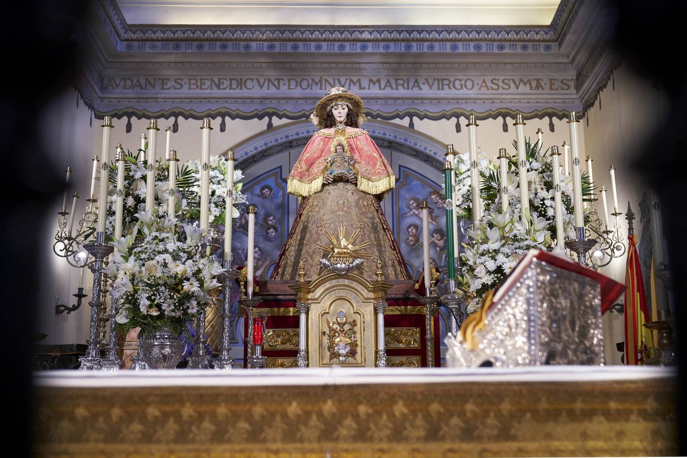 Se acerca el adiós: la Virgen del Rocío ya luce de Pastora
