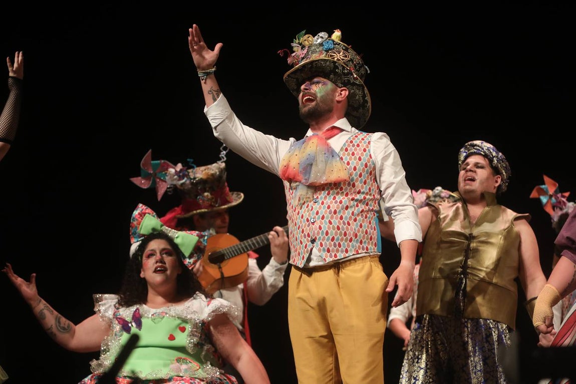 Fotos: Comparsa &#039;Bendita locura&#039; en el COAC 2022. Carnaval de Cádiz