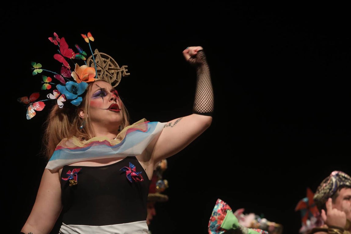 Fotos: Comparsa &#039;Bendita locura&#039; en el COAC 2022. Carnaval de Cádiz