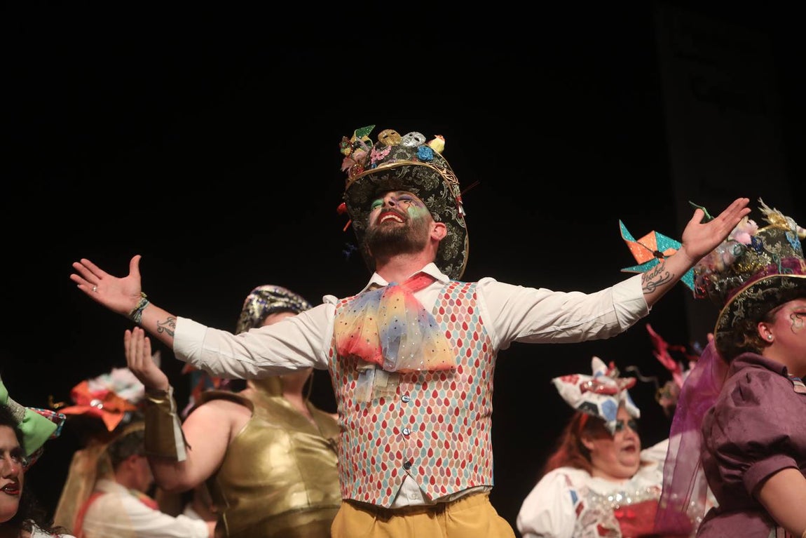 Fotos: Comparsa &#039;Bendita locura&#039; en el COAC 2022. Carnaval de Cádiz