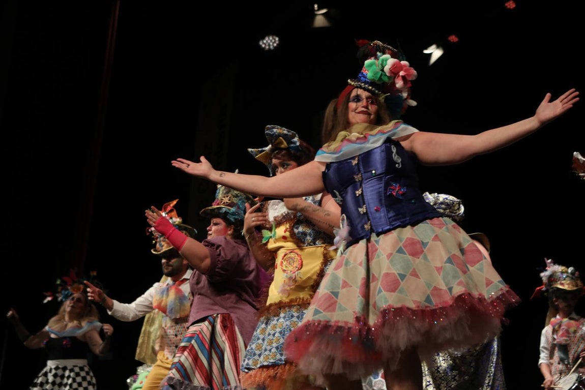 Fotos: Comparsa &#039;Bendita locura&#039; en el COAC 2022. Carnaval de Cádiz