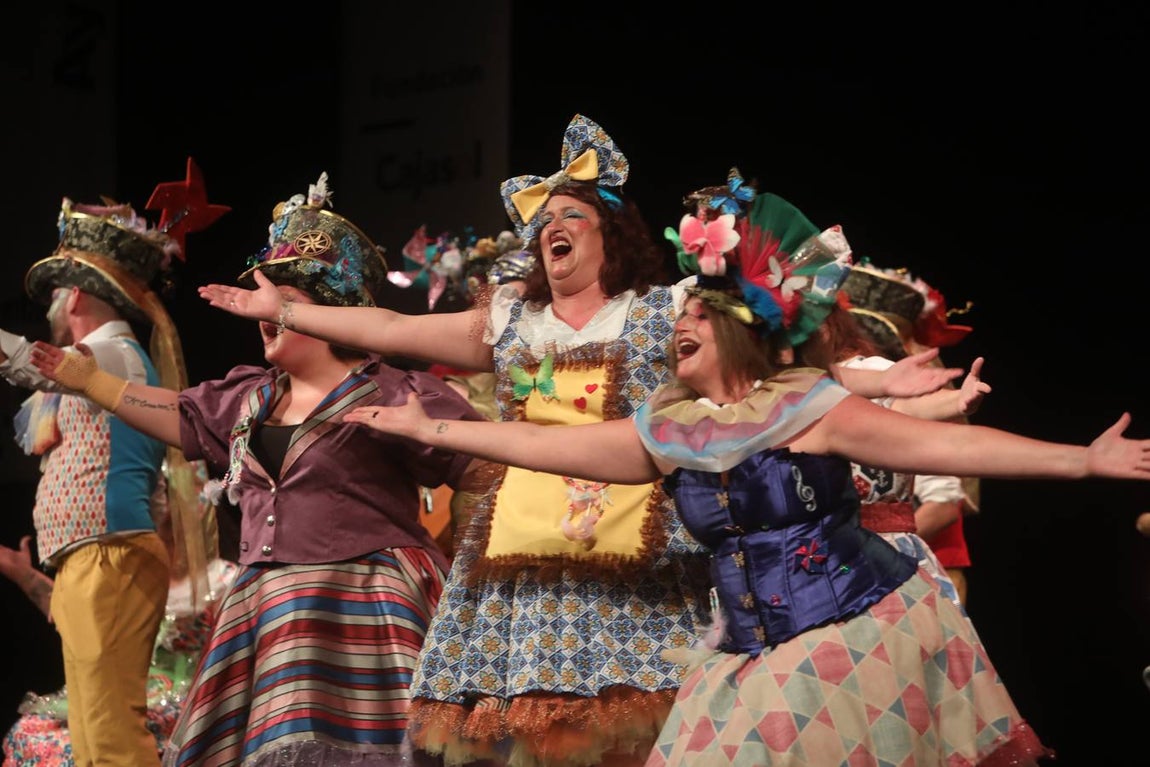 Fotos: Comparsa &#039;Bendita locura&#039; en el COAC 2022. Carnaval de Cádiz