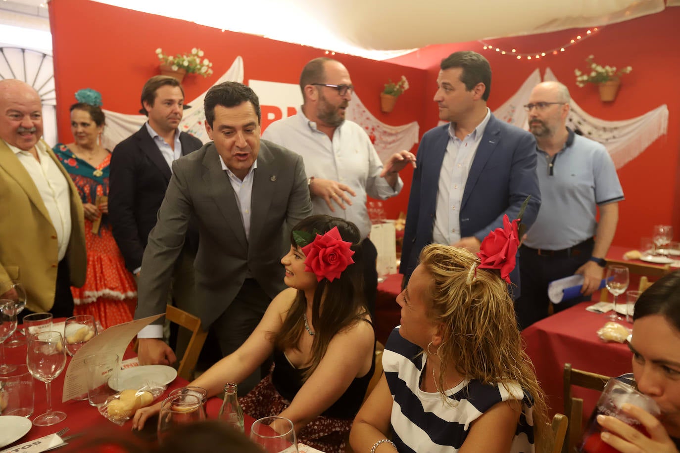 La visita del presidente de la Junta a la Feria, en imágenes