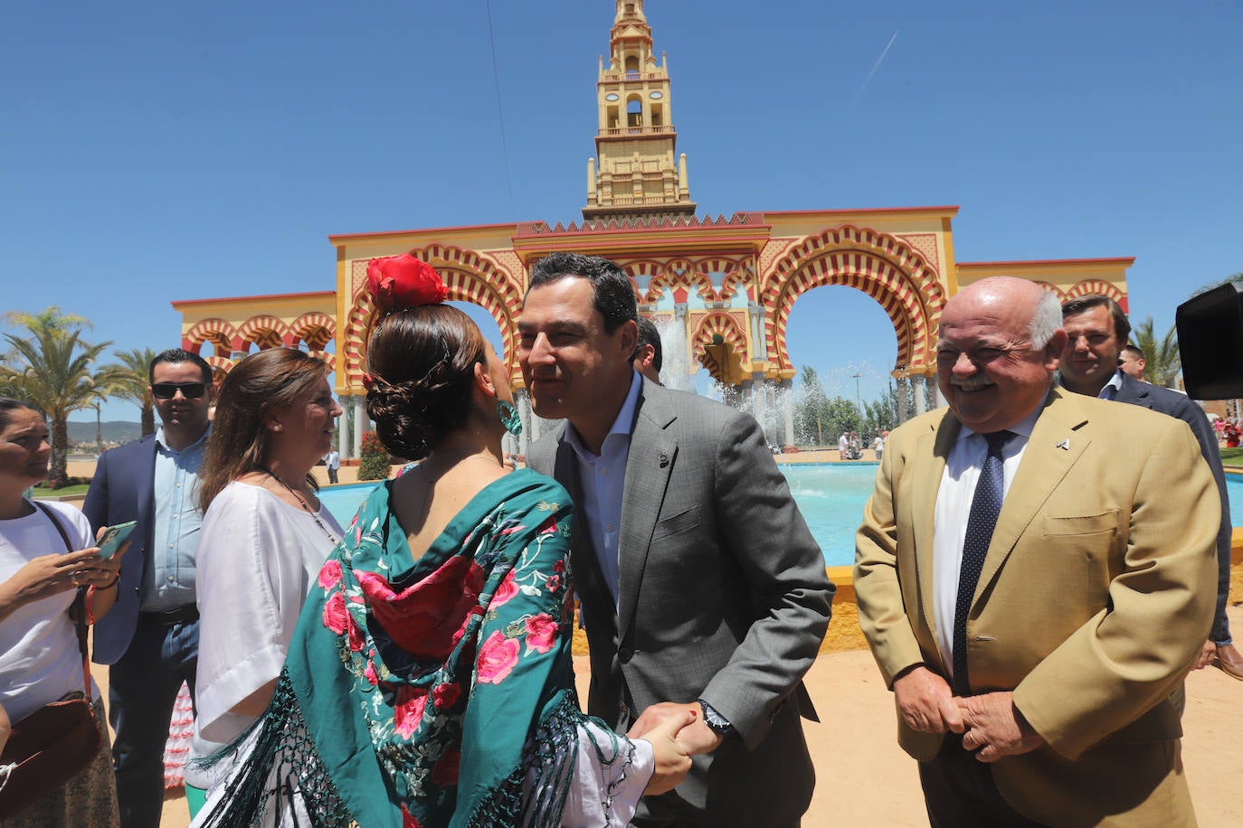 La visita del presidente de la Junta a la Feria, en imágenes