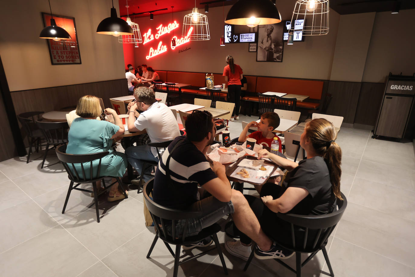 La inauguración del KFC en El Arcángel de Córdoba, en imágenes