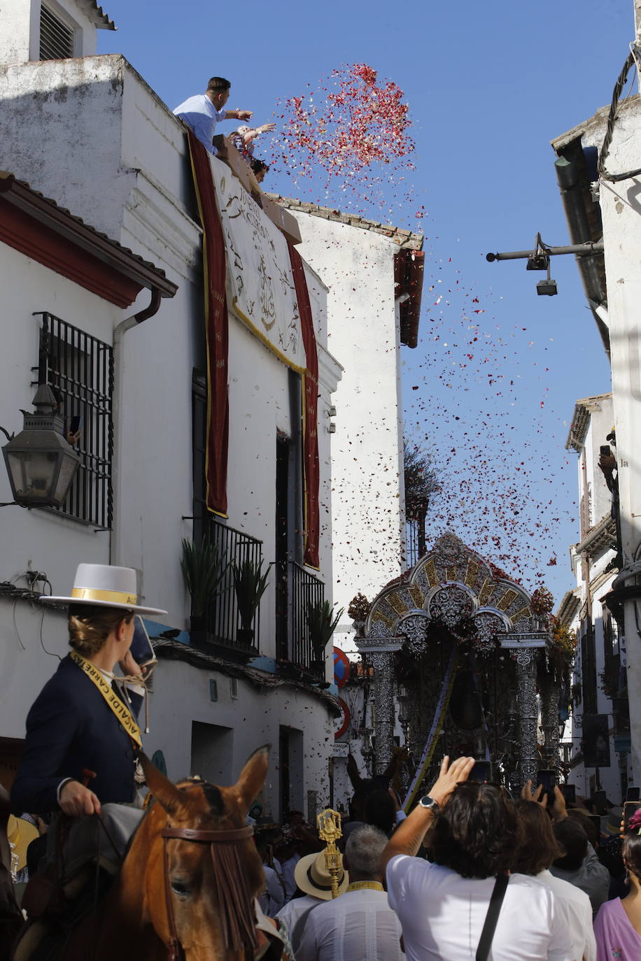 La belleza de la salida de la Hermandad del Rocío de Córdoba, en imágenes