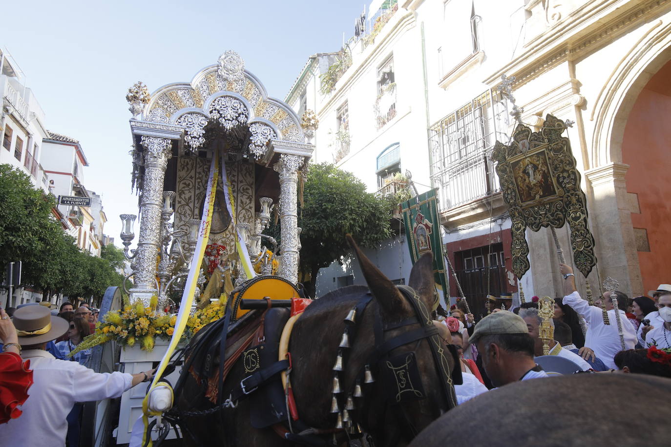 La belleza de la salida de la Hermandad del Rocío de Córdoba, en imágenes