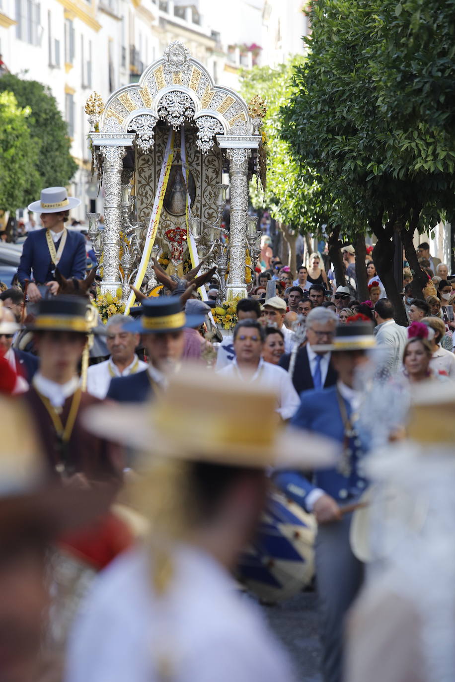 La belleza de la salida de la Hermandad del Rocío de Córdoba, en imágenes