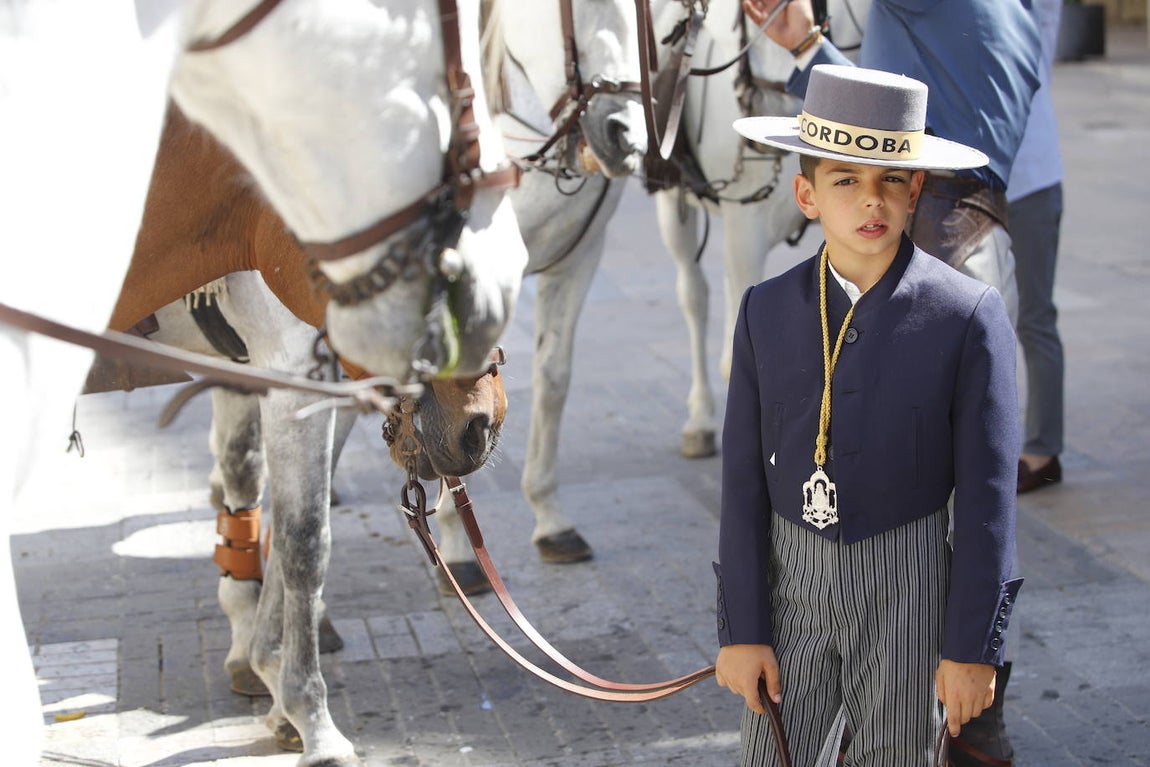La belleza de la salida de la Hermandad del Rocío de Córdoba, en imágenes