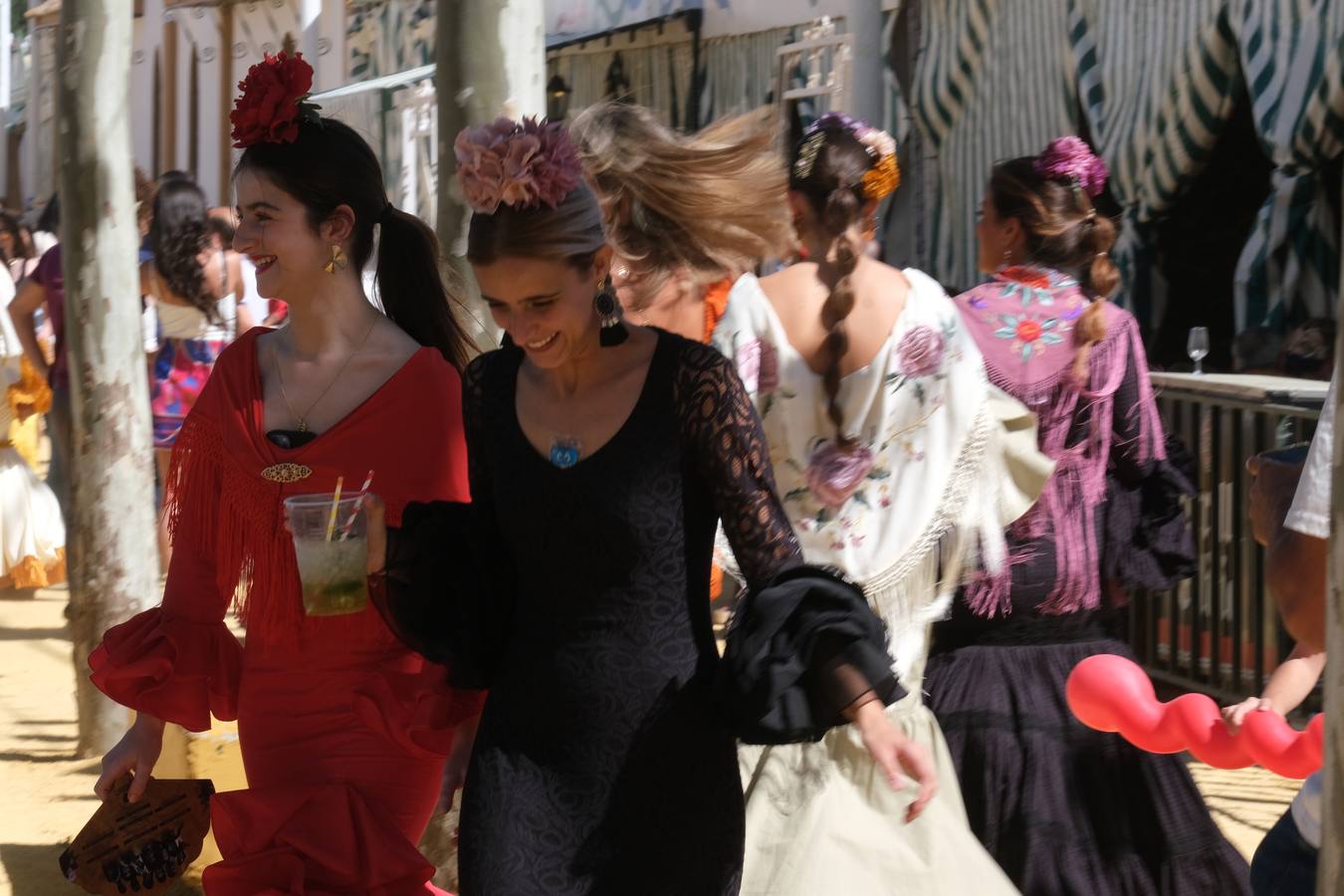 Fotos: Viento y calor en la primera jornada de la Feria de El Puerto en Las Banderas