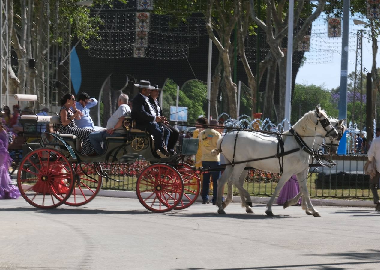 Fotos: Viento y calor en la primera jornada de la Feria de El Puerto en Las Banderas