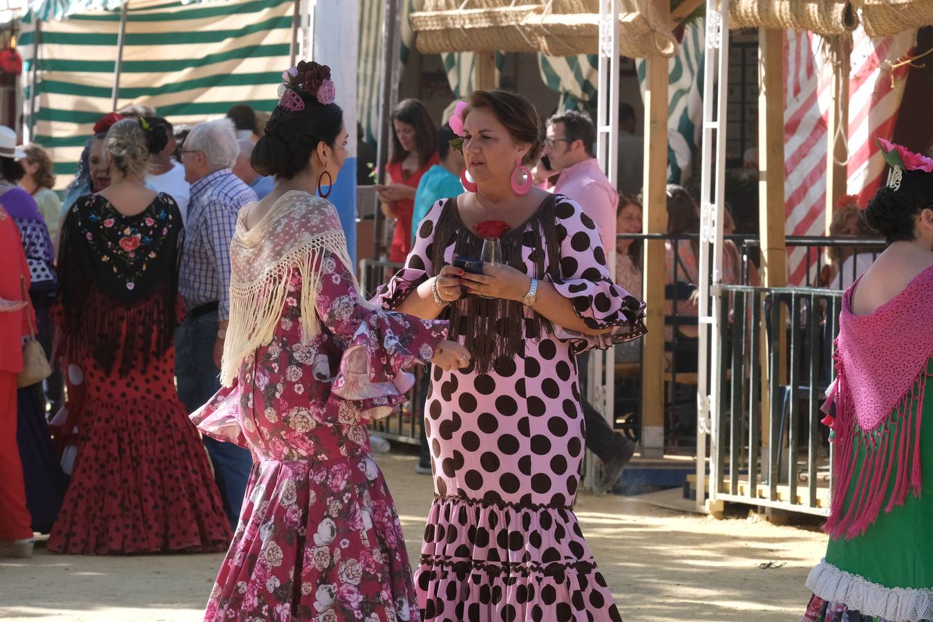 Fotos: Viento y calor en la primera jornada de la Feria de El Puerto en Las Banderas