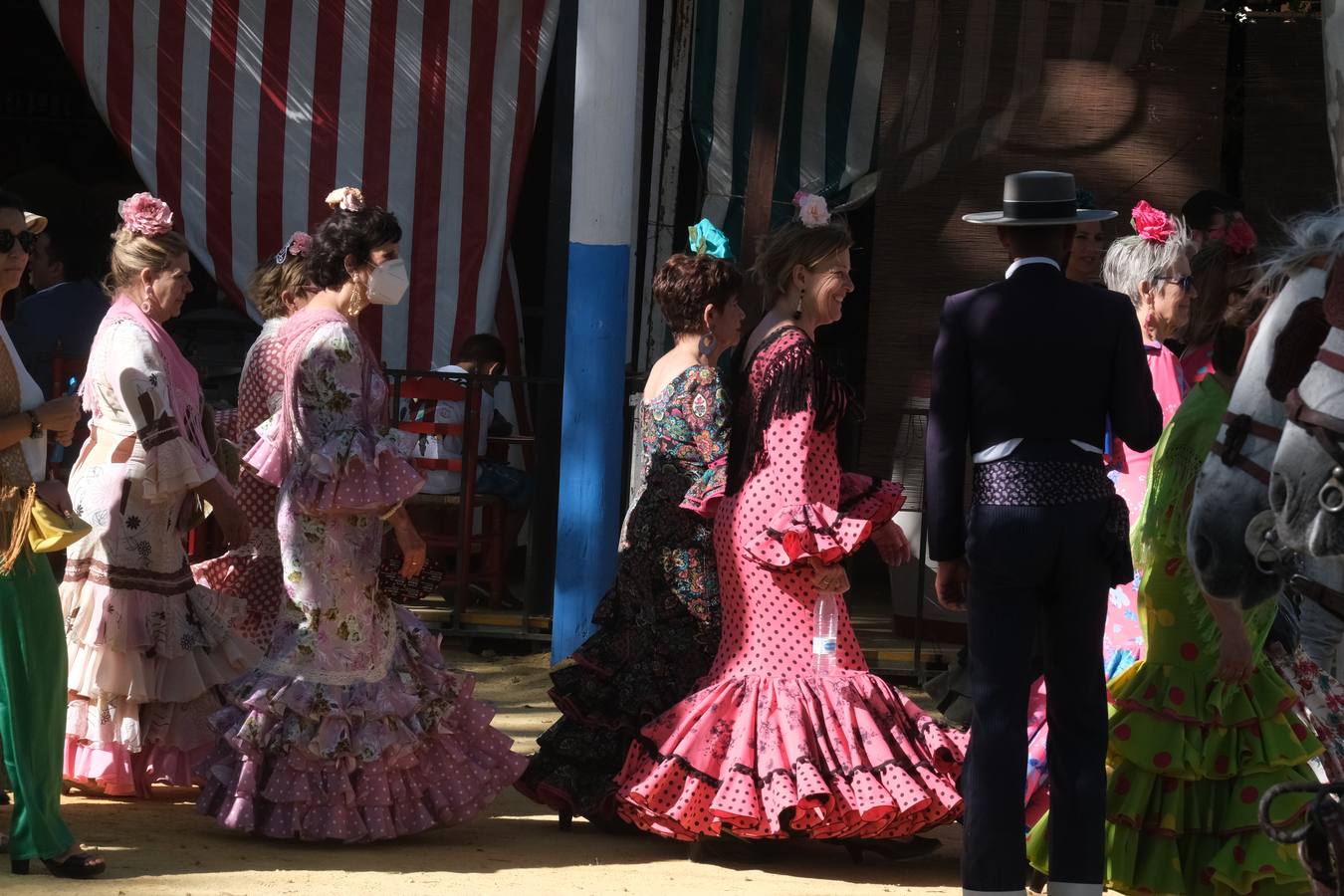 Fotos: Viento y calor en la primera jornada de la Feria de El Puerto en Las Banderas