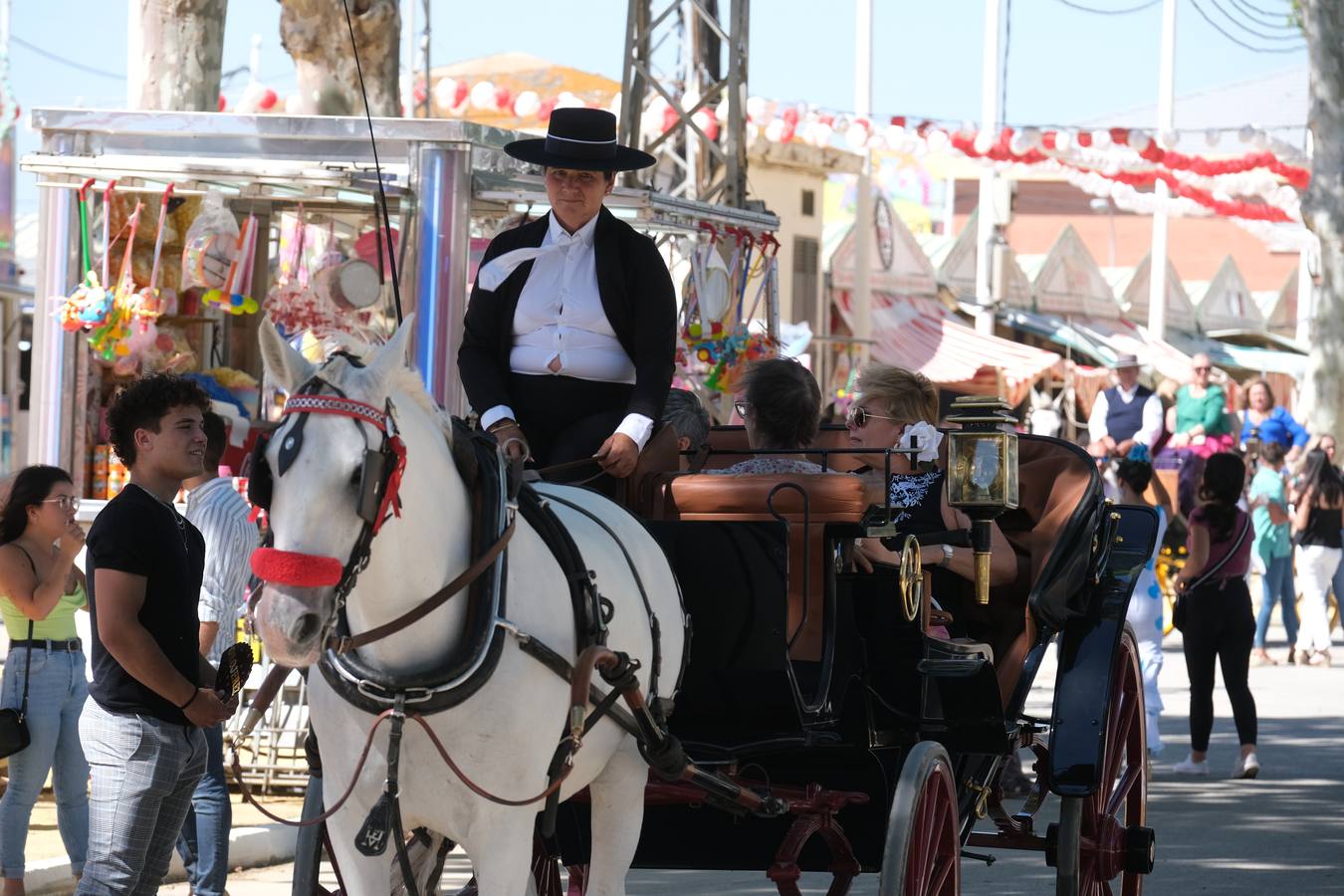 Fotos: Viento y calor en la primera jornada de la Feria de El Puerto en Las Banderas