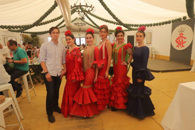 Feria de Córdoba 2022 | El colorido ambiente en las casetas del viernes, en imágenes