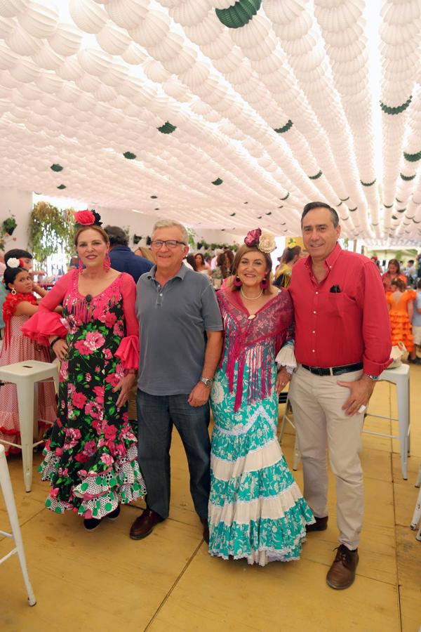 Feria de Córdoba 2022 | El colorido ambiente en las casetas del viernes, en imágenes