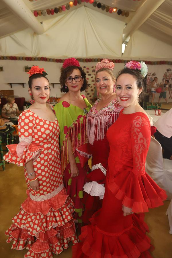 Feria de Córdoba 2022 | El colorido ambiente en las casetas del viernes, en imágenes