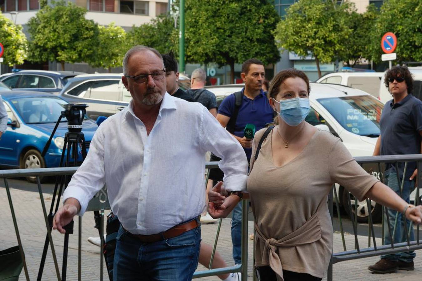 Las imágenes de los padres de Marta de Castillo en el juicio contra el &#039;Cuco&#039; y su madre