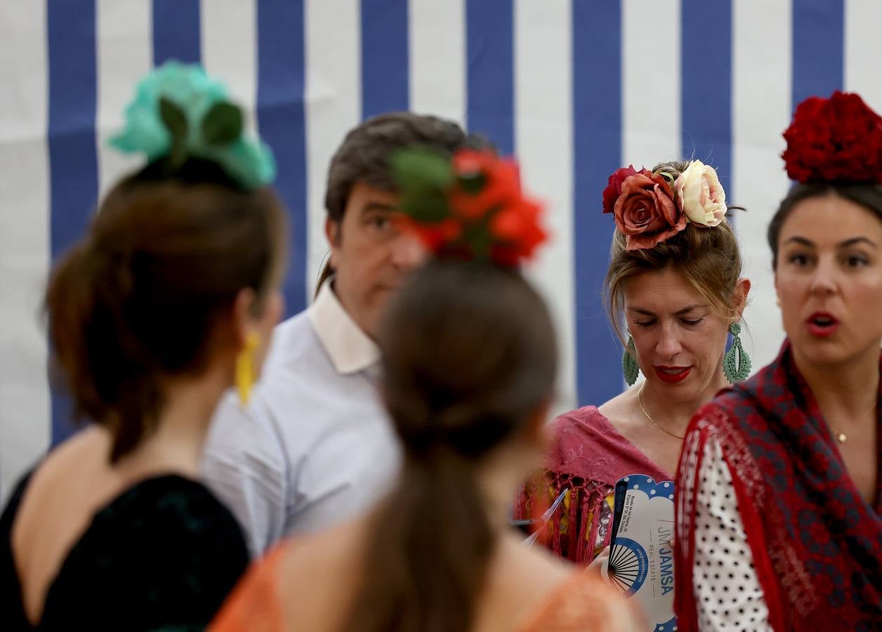 El divertido ambiente del viernes de Feria de Córdoba, en imágenes