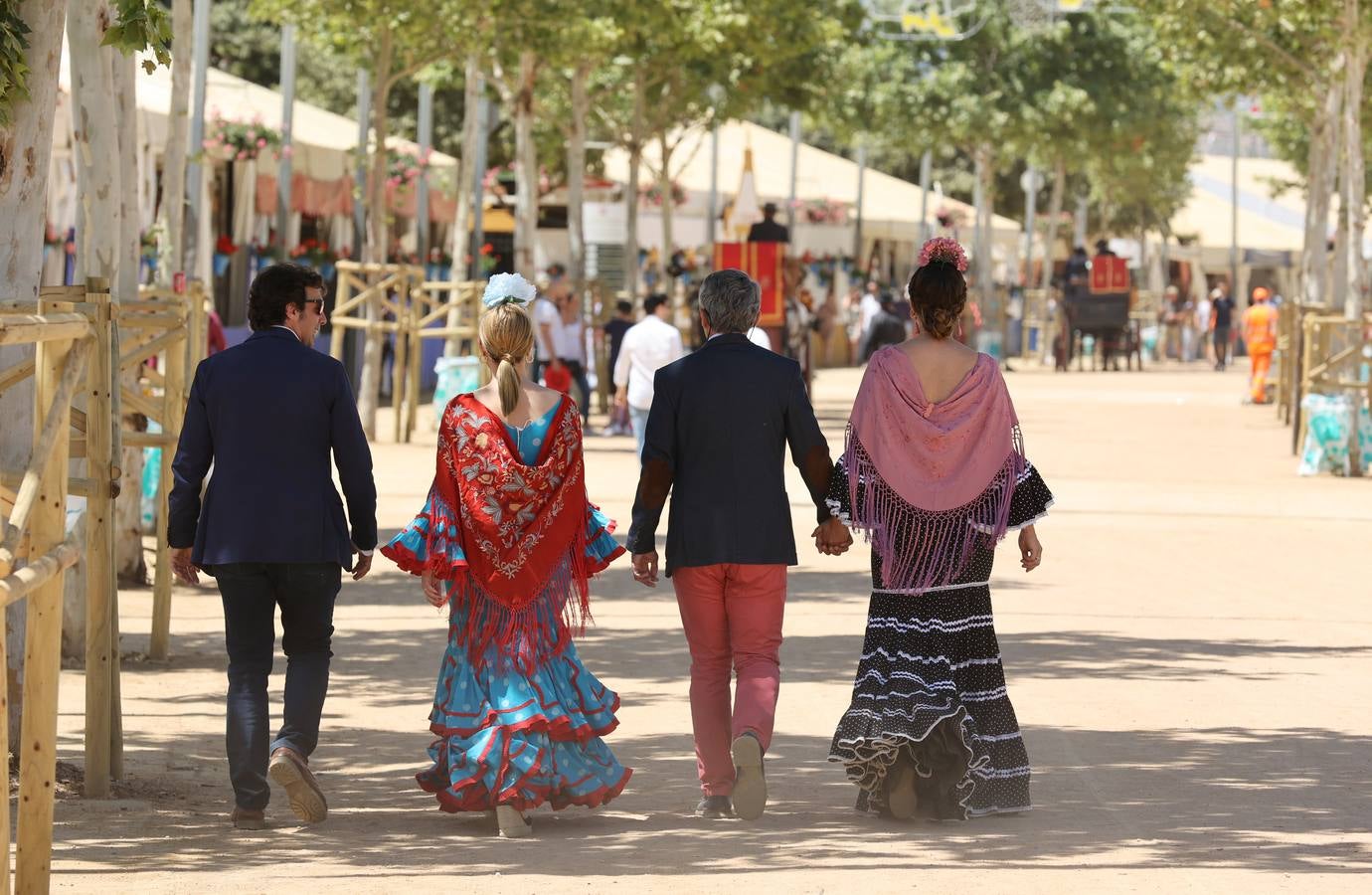 El divertido ambiente del viernes de Feria de Córdoba, en imágenes