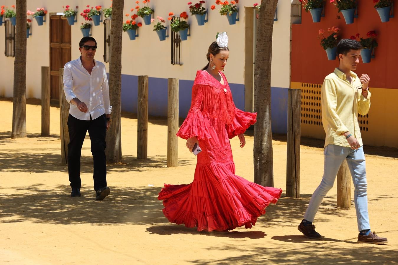 El divertido ambiente del viernes de Feria de Córdoba, en imágenes