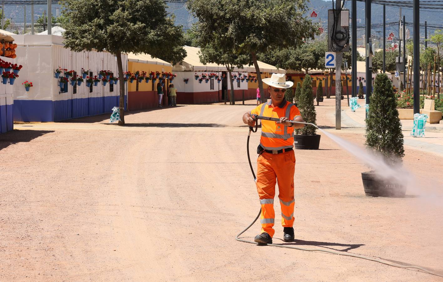 El divertido ambiente del viernes de Feria de Córdoba, en imágenes