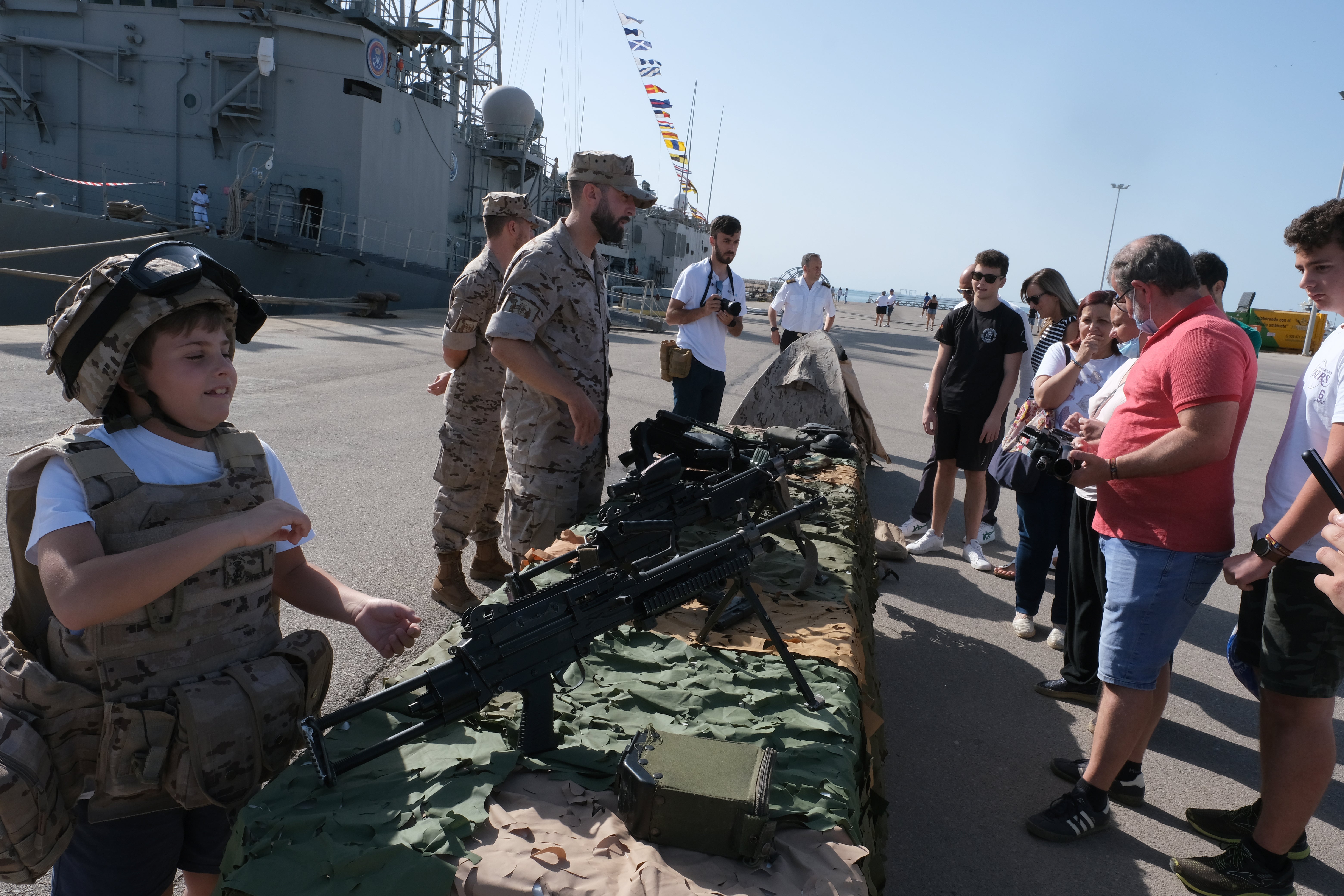 En imágenes: Día de las Fuerzas Armadas en Cádiz