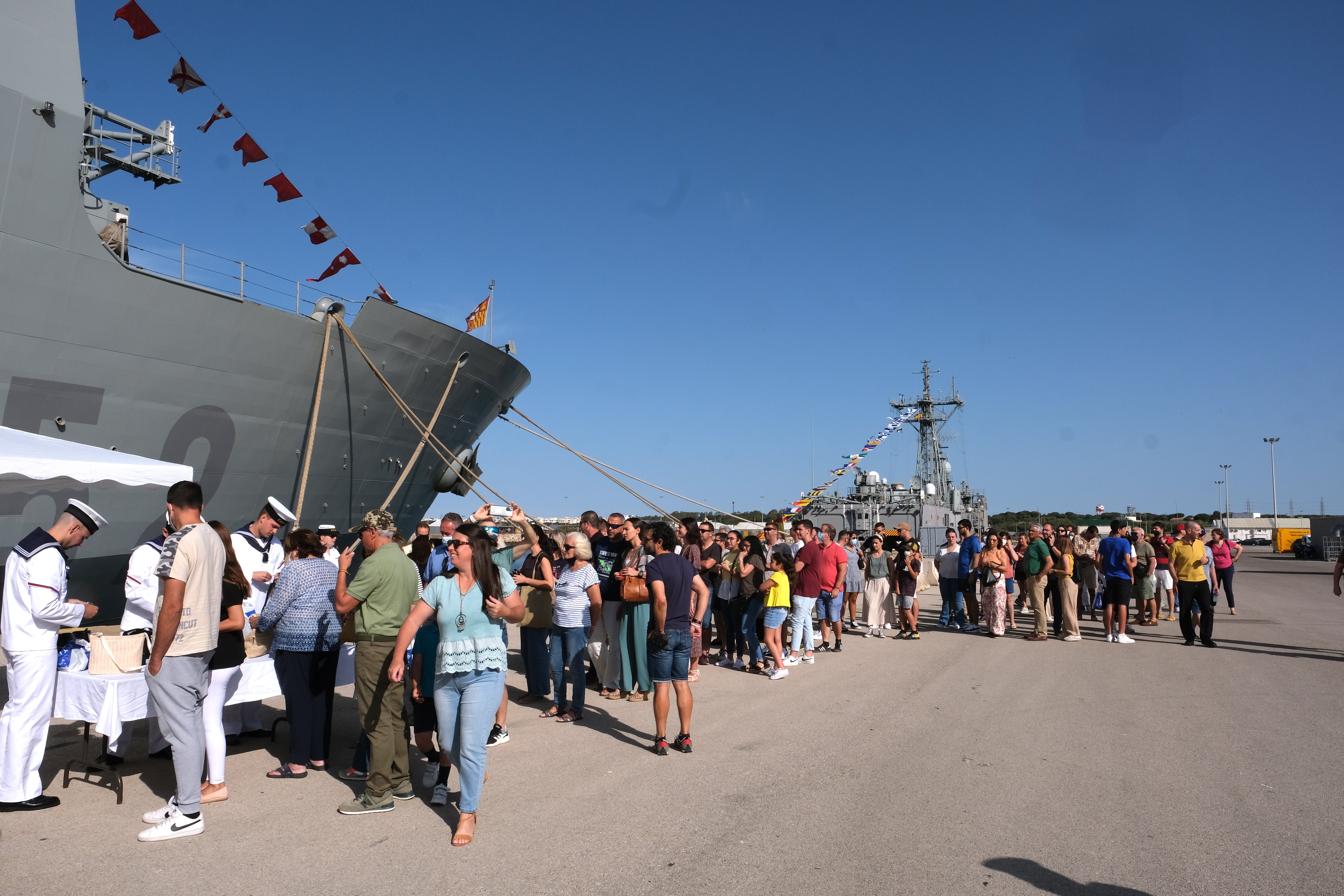 En imágenes: Día de las Fuerzas Armadas en Cádiz