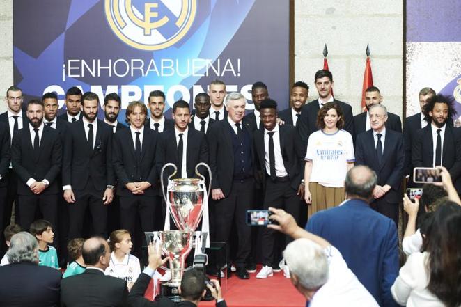 El Real Madrid celebra la Champions con la afición, en imágenes