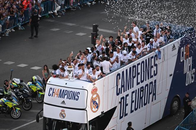 El Real Madrid celebra la Champions con la afición, en imágenes