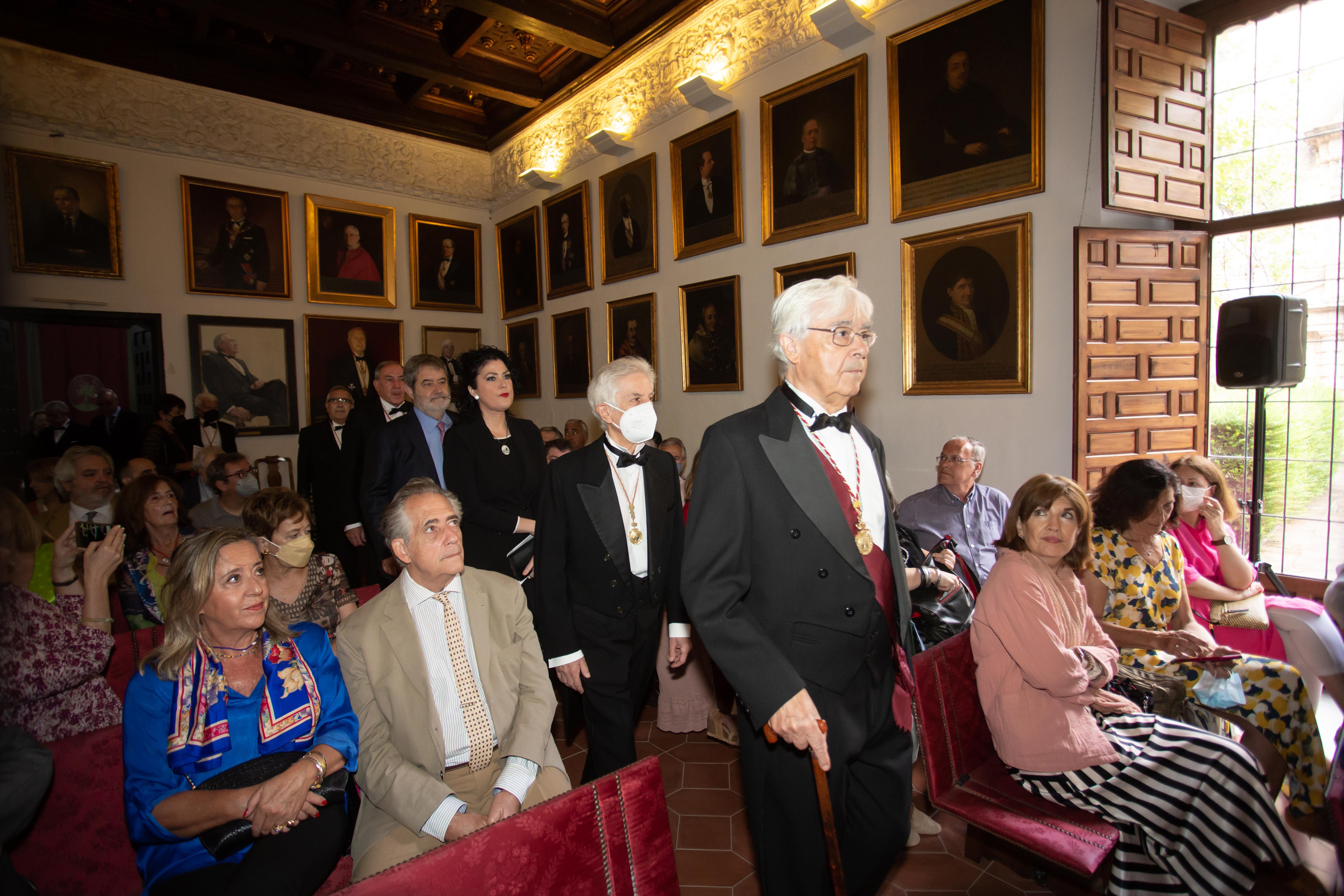 Ingreso de Alfonso Guerra en la academia de Buenas Letras