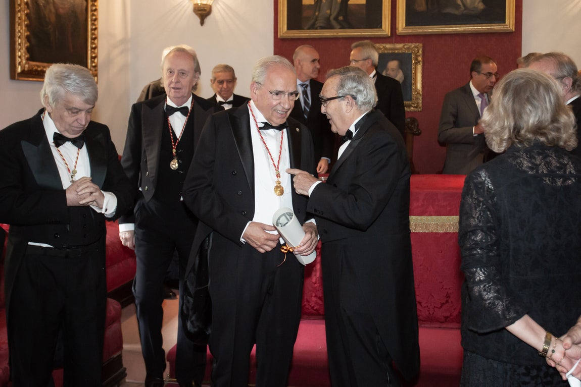 Ingreso de Alfonso Guerra en la academia de Buenas Letras