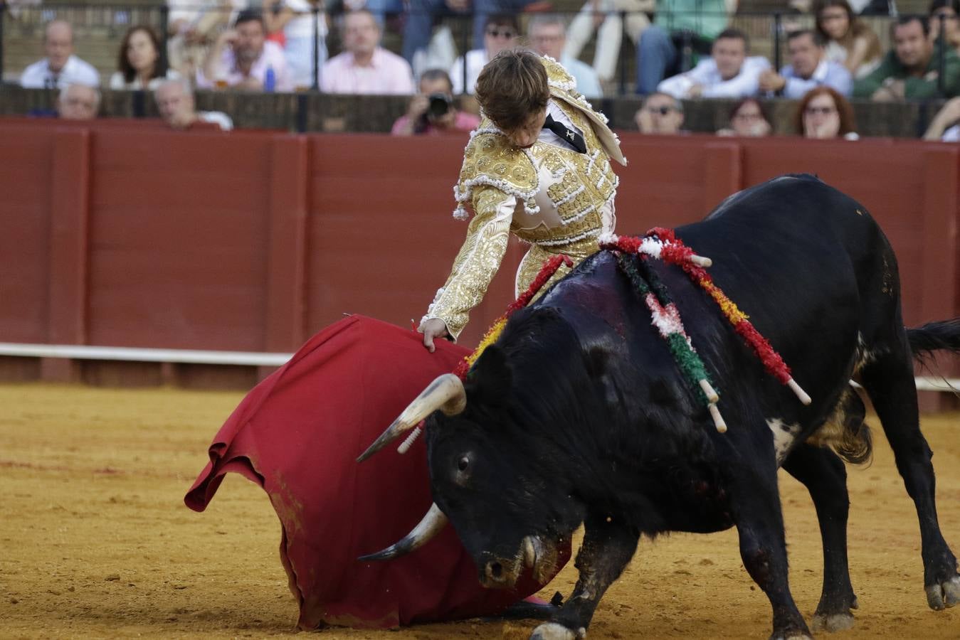 Álvaro Burdiel da la única vuelta al ruedo en la segunda novillada en la Maestranza