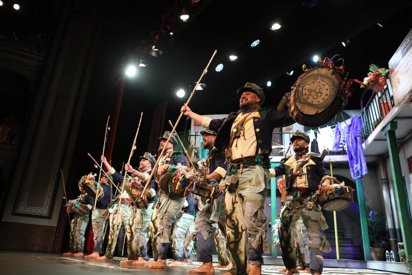 Fotos: Comparsa &#039;Los originales&#039; en el COAC 2022. Carnaval de Cádiz