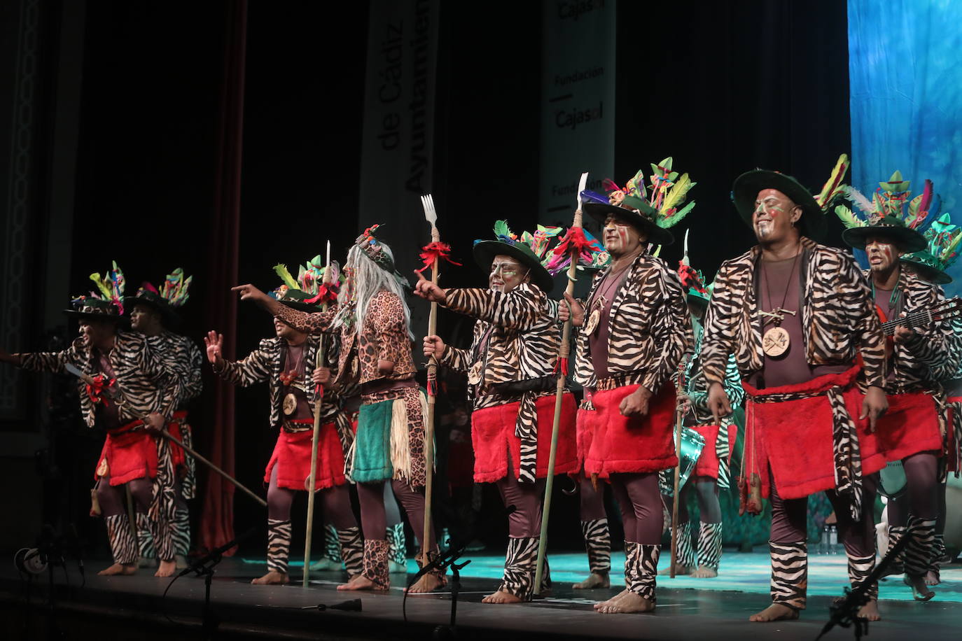 Fotos: Chirigota &#039;Entre sábanas, selvas y ríos... este año vamos al Rocío&#039; en el COAC 2022. Carnaval de Cádiz