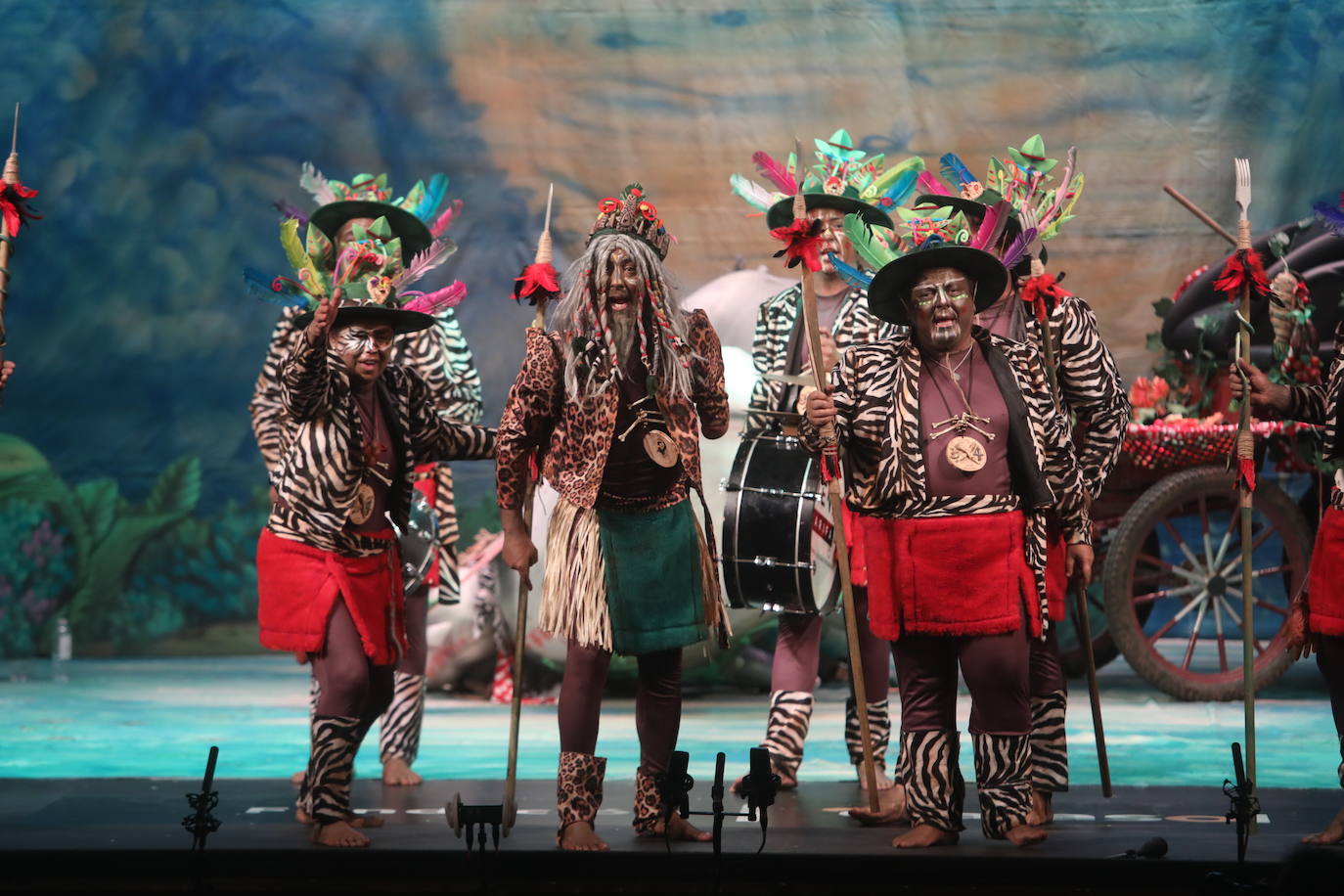 Fotos: Chirigota &#039;Entre sábanas, selvas y ríos... este año vamos al Rocío&#039; en el COAC 2022. Carnaval de Cádiz