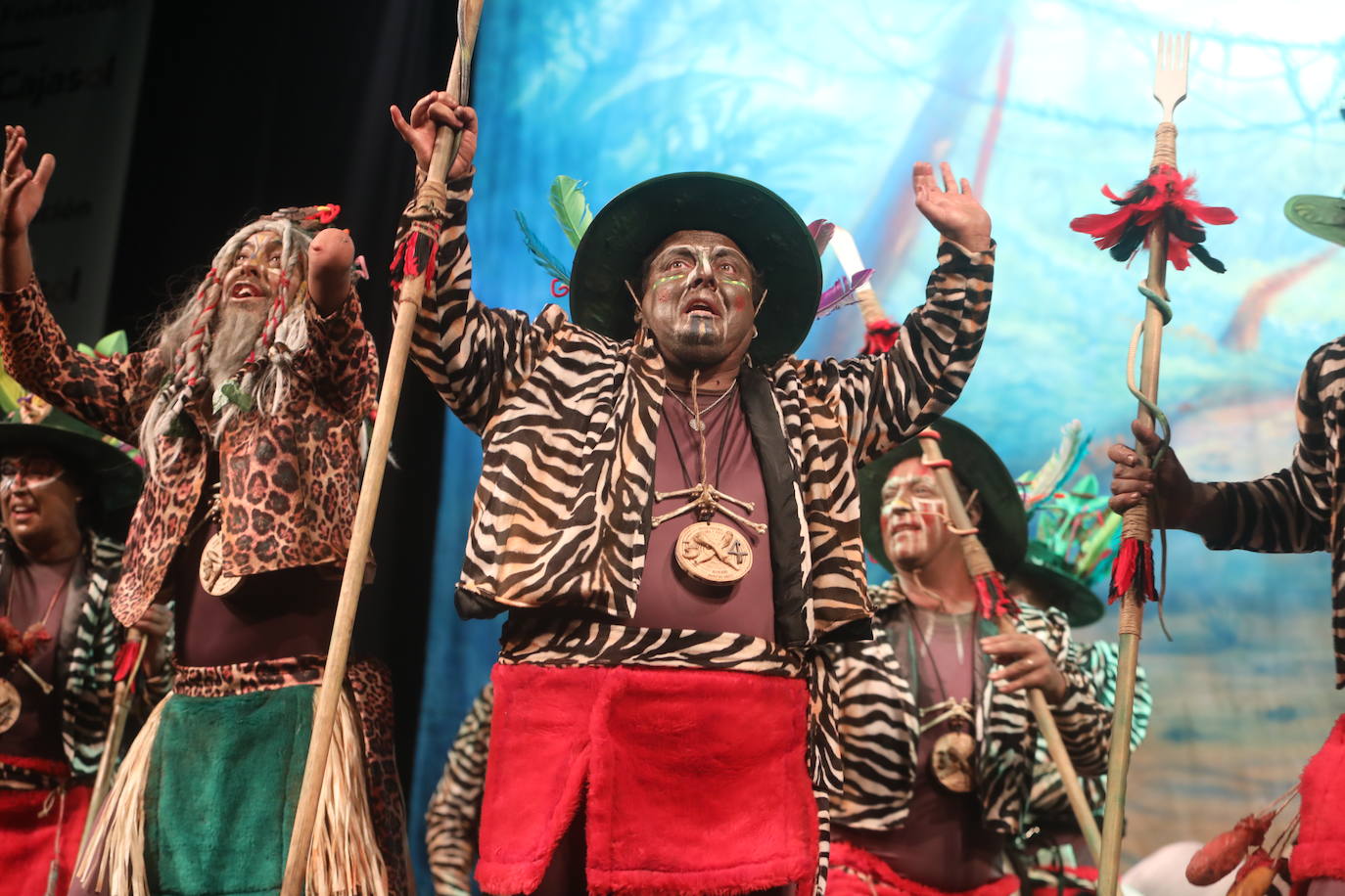 Fotos: Chirigota &#039;Entre sábanas, selvas y ríos... este año vamos al Rocío&#039; en el COAC 2022. Carnaval de Cádiz