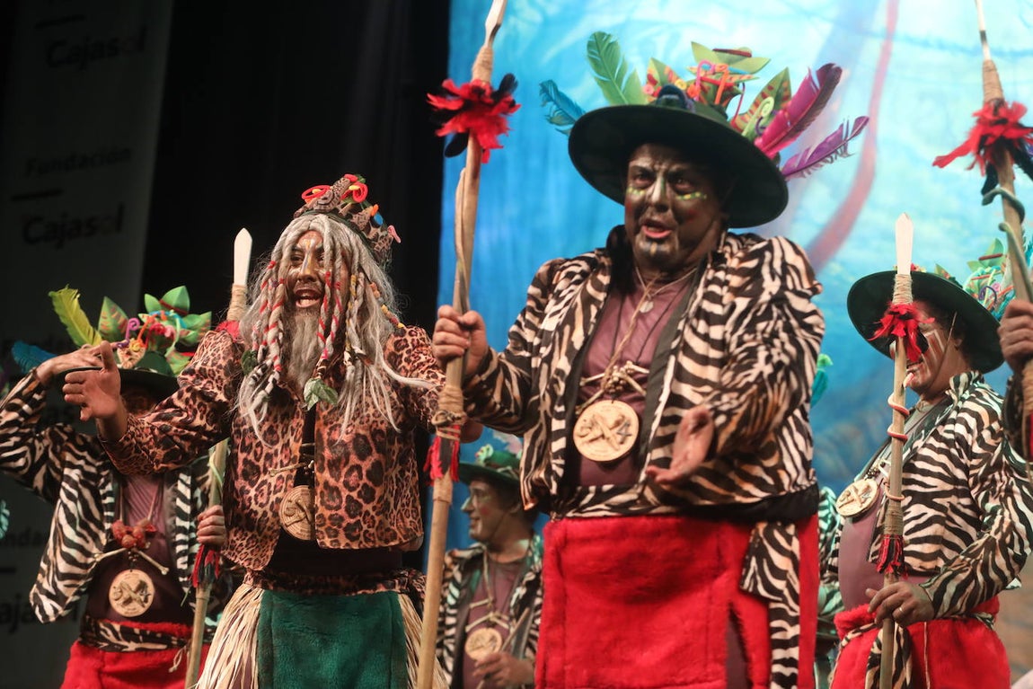 Fotos: Chirigota &#039;Entre sábanas, selvas y ríos... este año vamos al Rocío&#039; en el COAC 2022. Carnaval de Cádiz