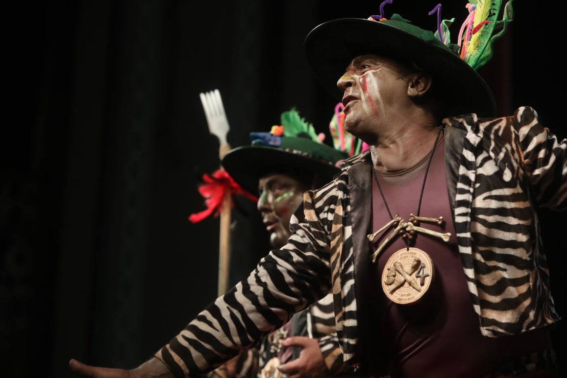 Fotos: Chirigota &#039;Entre sábanas, selvas y ríos... este año vamos al Rocío&#039; en el COAC 2022. Carnaval de Cádiz