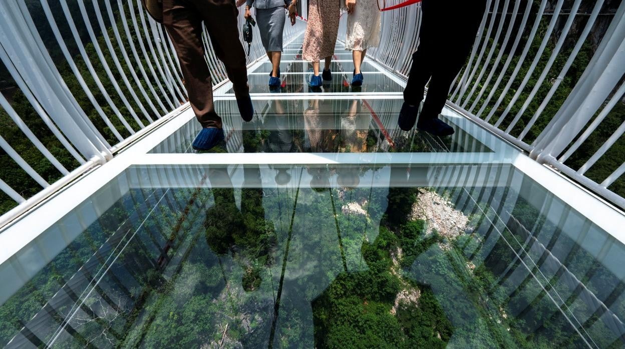 El nuevo puente con el suelo de vidrio más largo del mundo