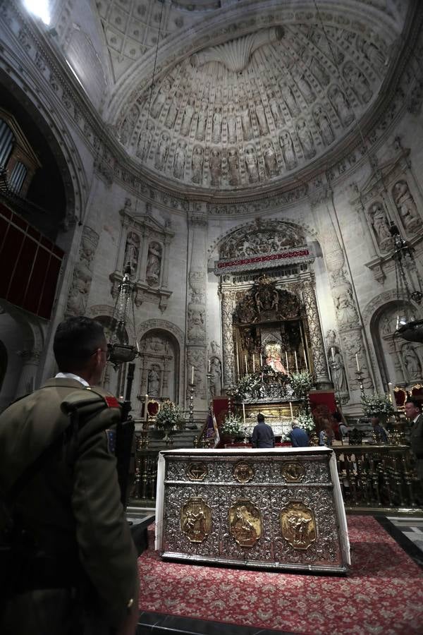 La urna de San Fernando abierta por su festividad en la Catedral de Sevilla