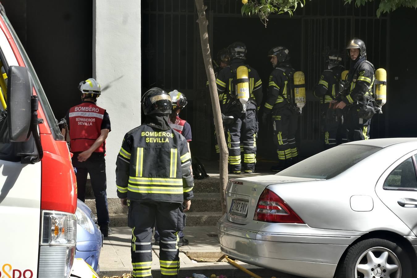 Incendio en el antiguo local de IDental en el barrio de Nervión