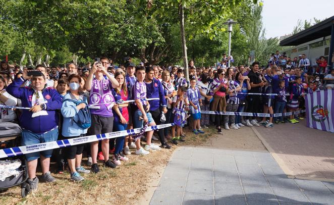 Fotogalería: la afición se vuelca con el Valladolid en la celebración del ascenso