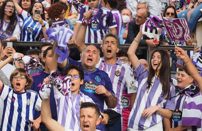 Fotogalería: la afición se vuelca con el Valladolid en la celebración del ascenso