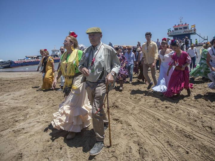 Embarque de hermandades en Bajo de Guía, en imágenes