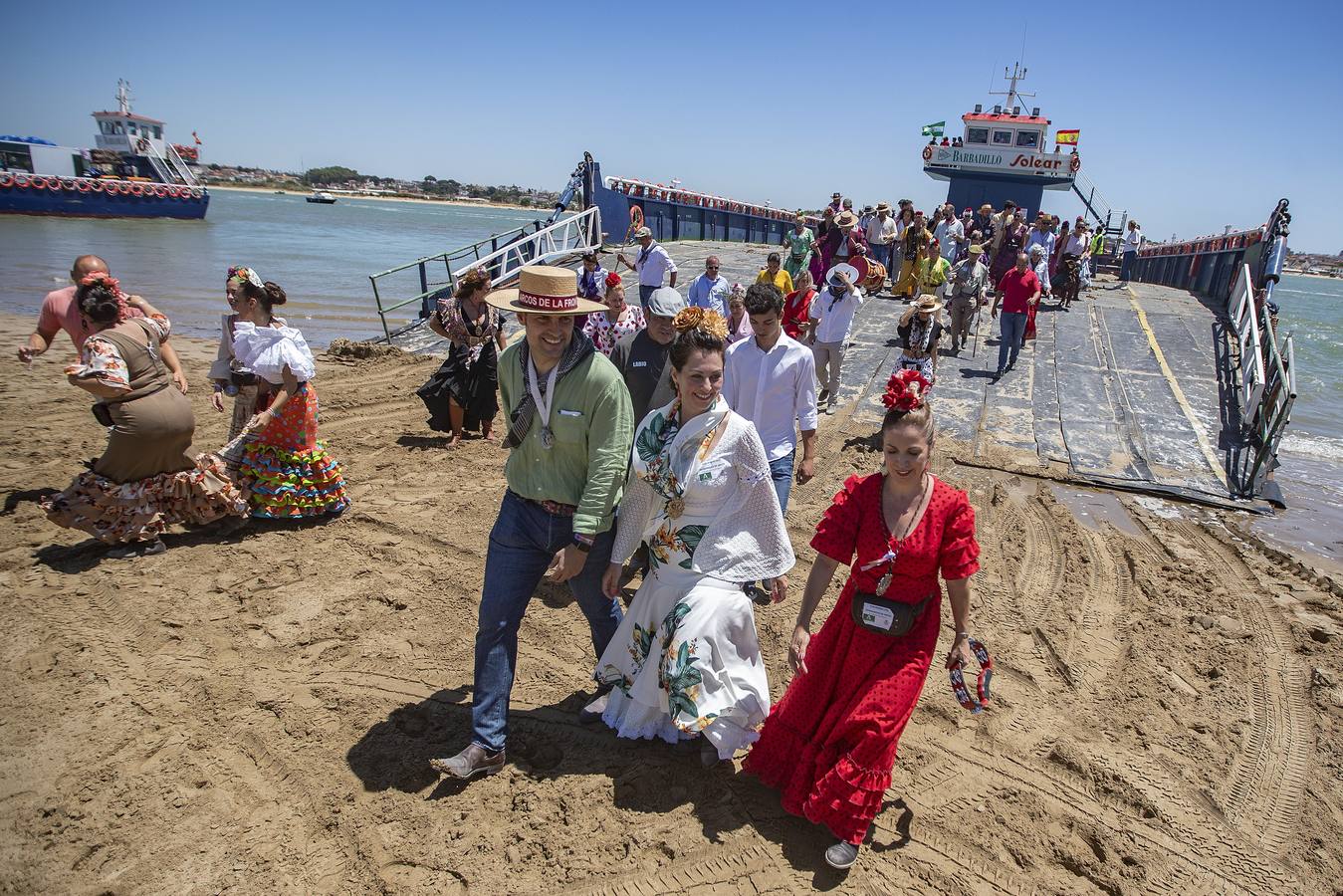 Embarque de hermandades en Bajo de Guía, en imágenes