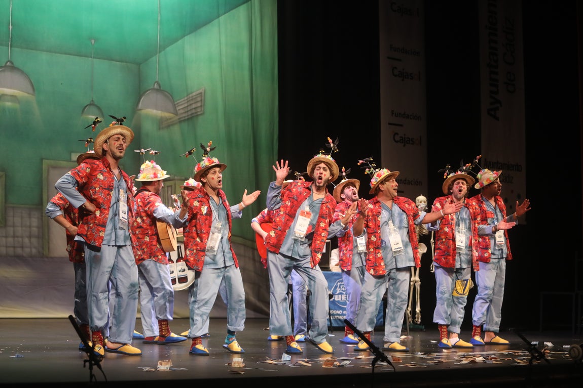 Fotos: chirigota &#039;A vivir que son dos días&#039; en el COAC 2022