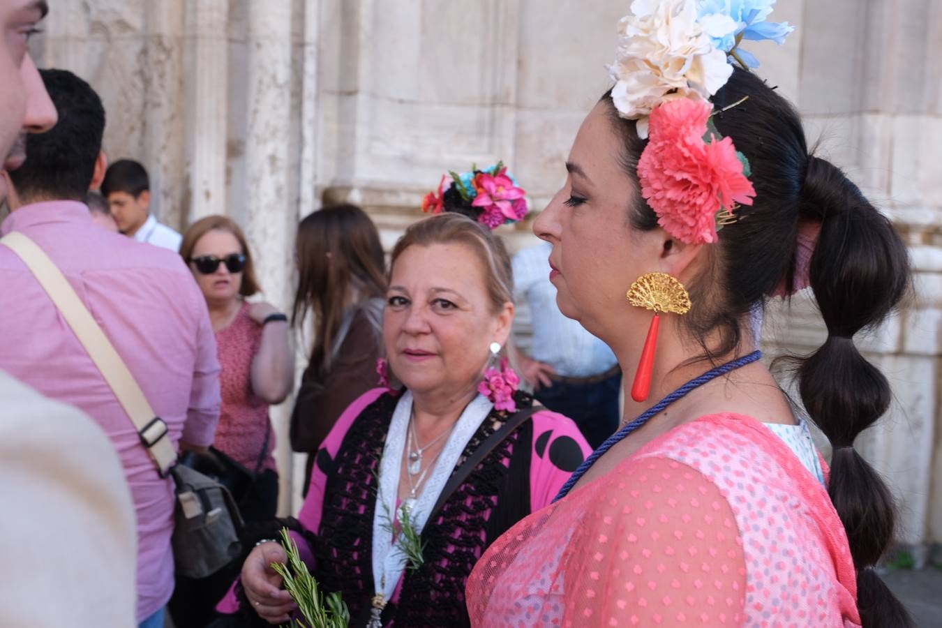 Fotos: Misa de romeros y visita a la Patrona de la hermandad del Rocío de Cádiz