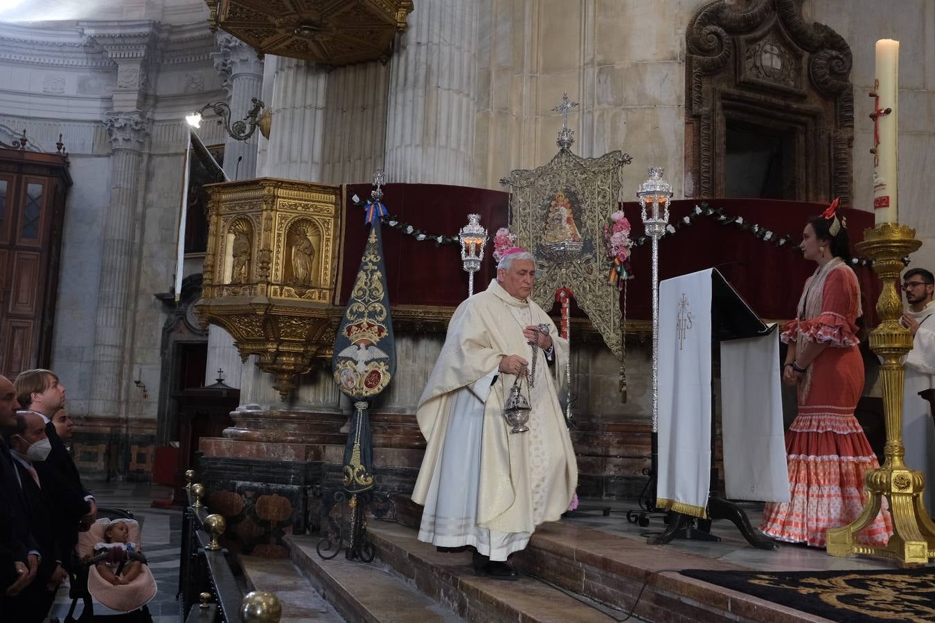 Fotos: Misa de romeros y visita a la Patrona de la hermandad del Rocío de Cádiz