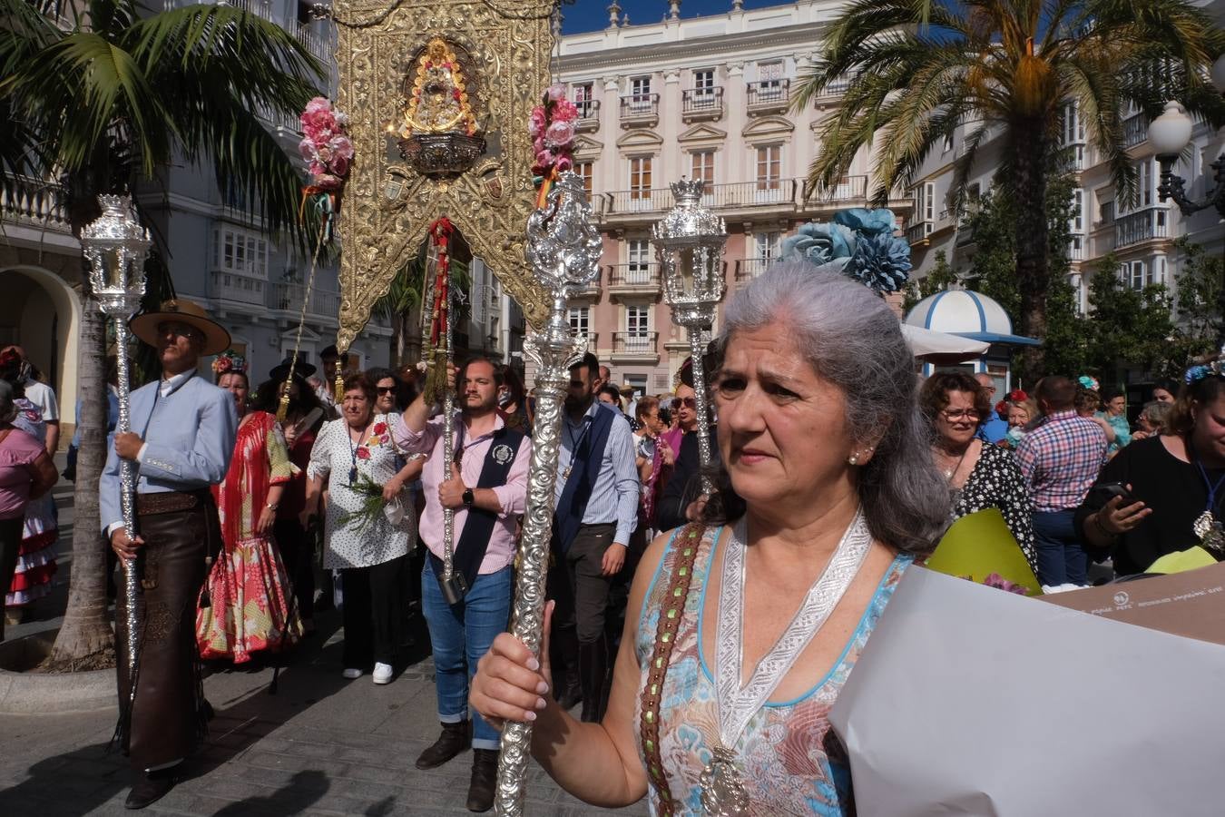 Fotos: Misa de romeros y visita a la Patrona de la hermandad del Rocío de Cádiz